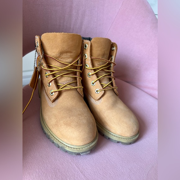 Wheat Timberland Size 6 - Picture 2 of 3